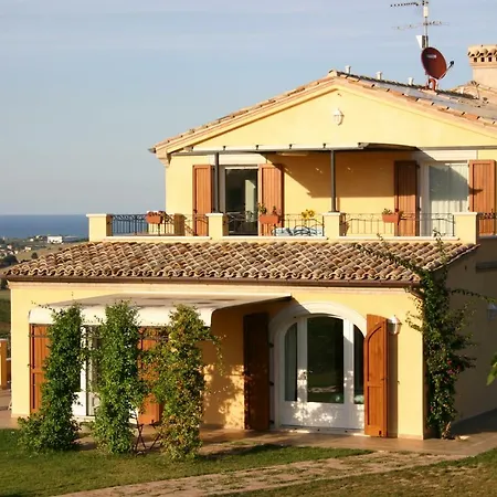 Agriturismo Madonnabruna شقة فيرمو